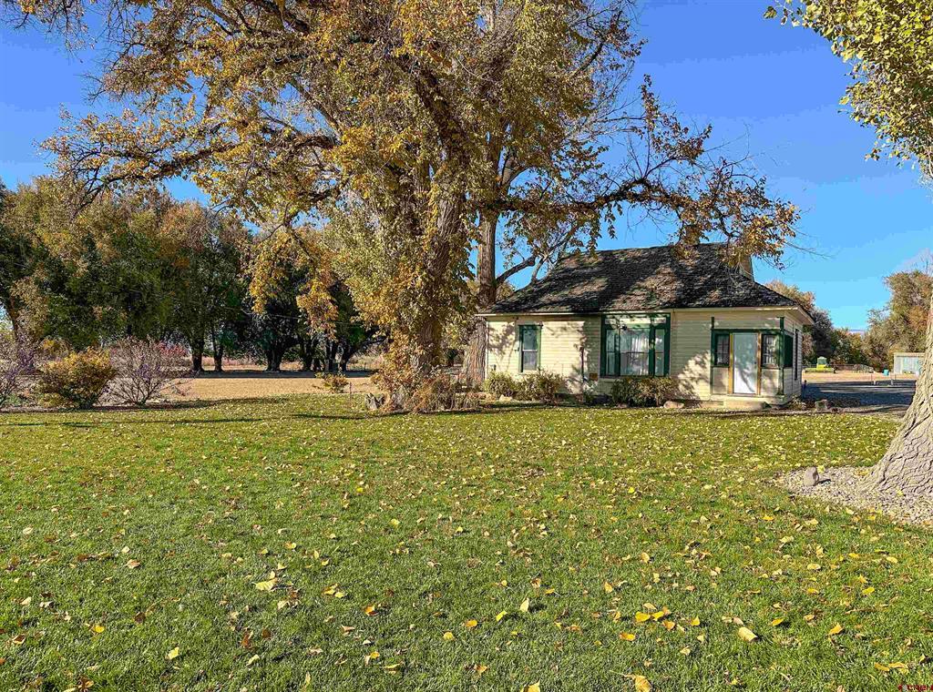 18551 F Road Property Photo 2