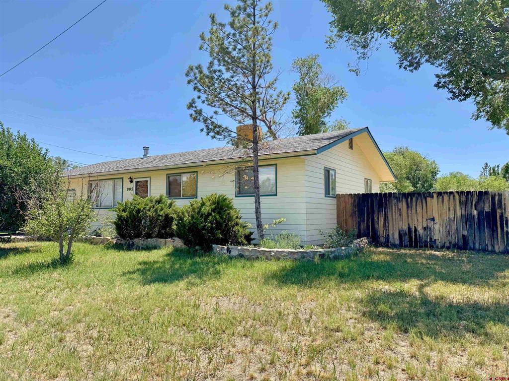 902 S Mesa Avenue Property Photo 1