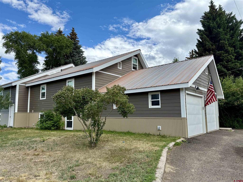 621 N Taylor Street Property Photo 1