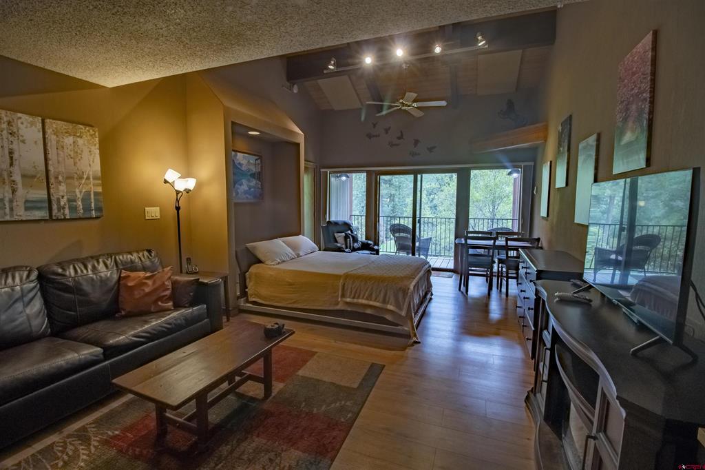 961 N Tamarron Drive Property Photo 3