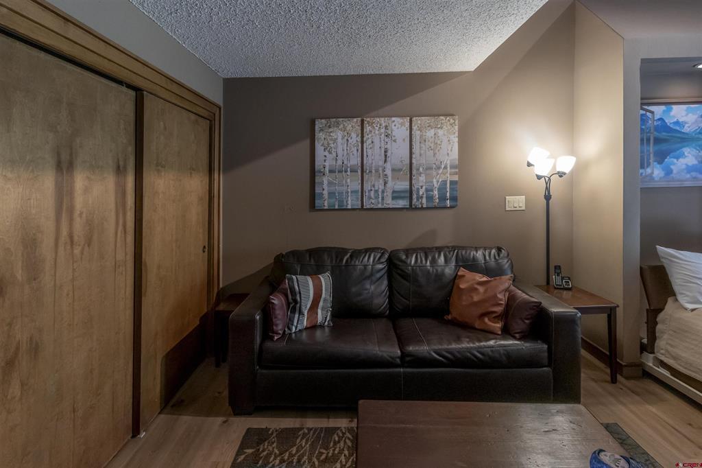 961 N Tamarron Drive Property Photo 8