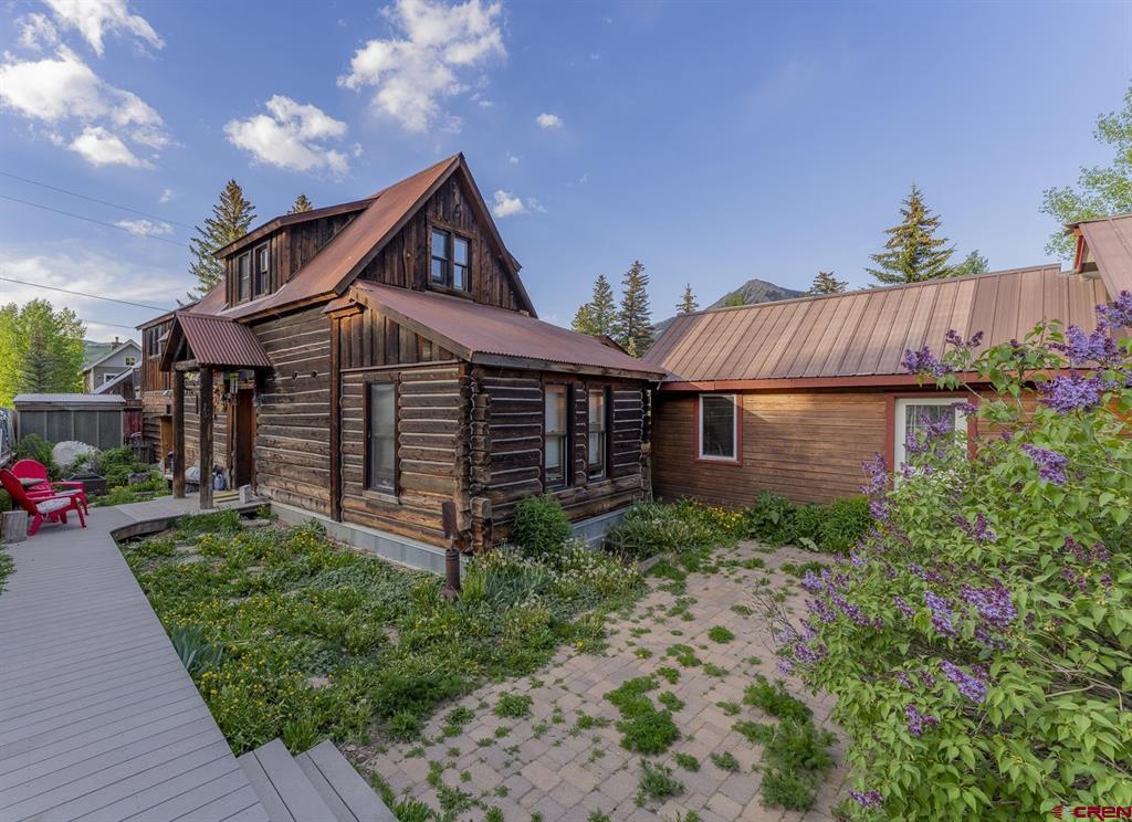 17 Elk Avenue Property Photo 1