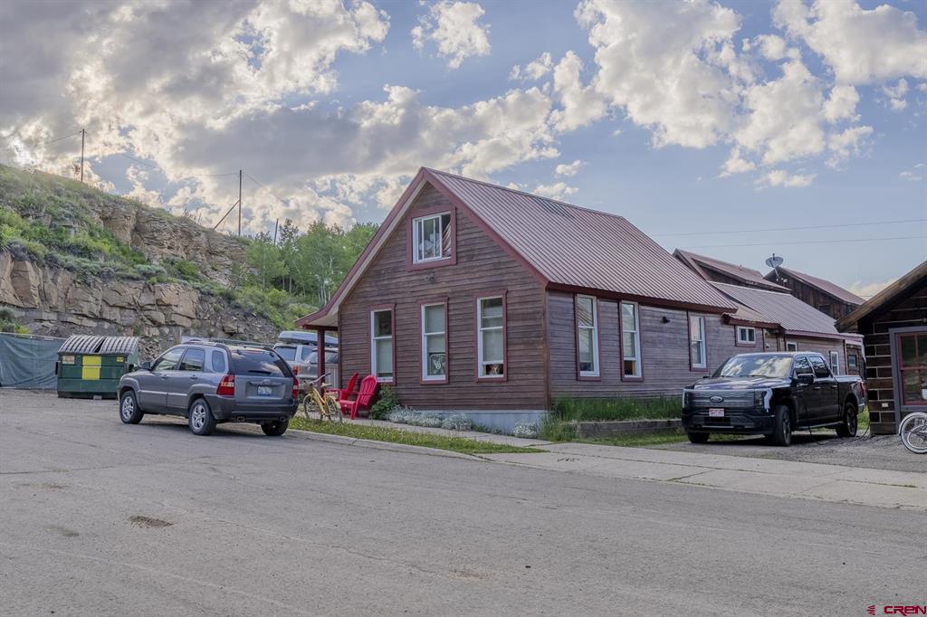 17 Elk Avenue Property Photo 38