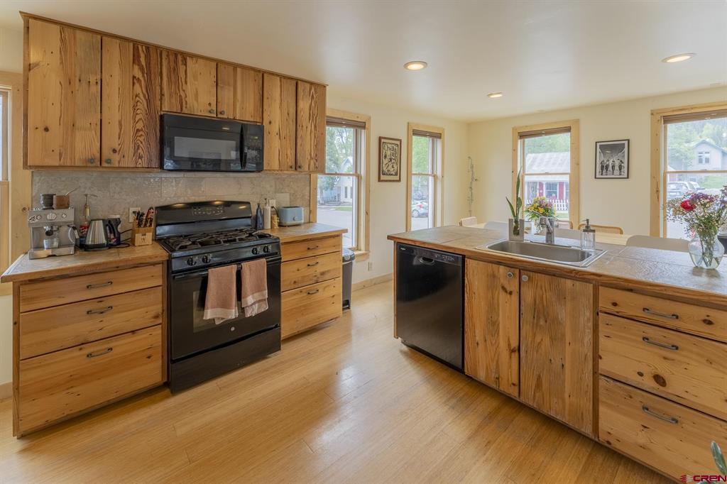 17 Elk Avenue Property Photo 39