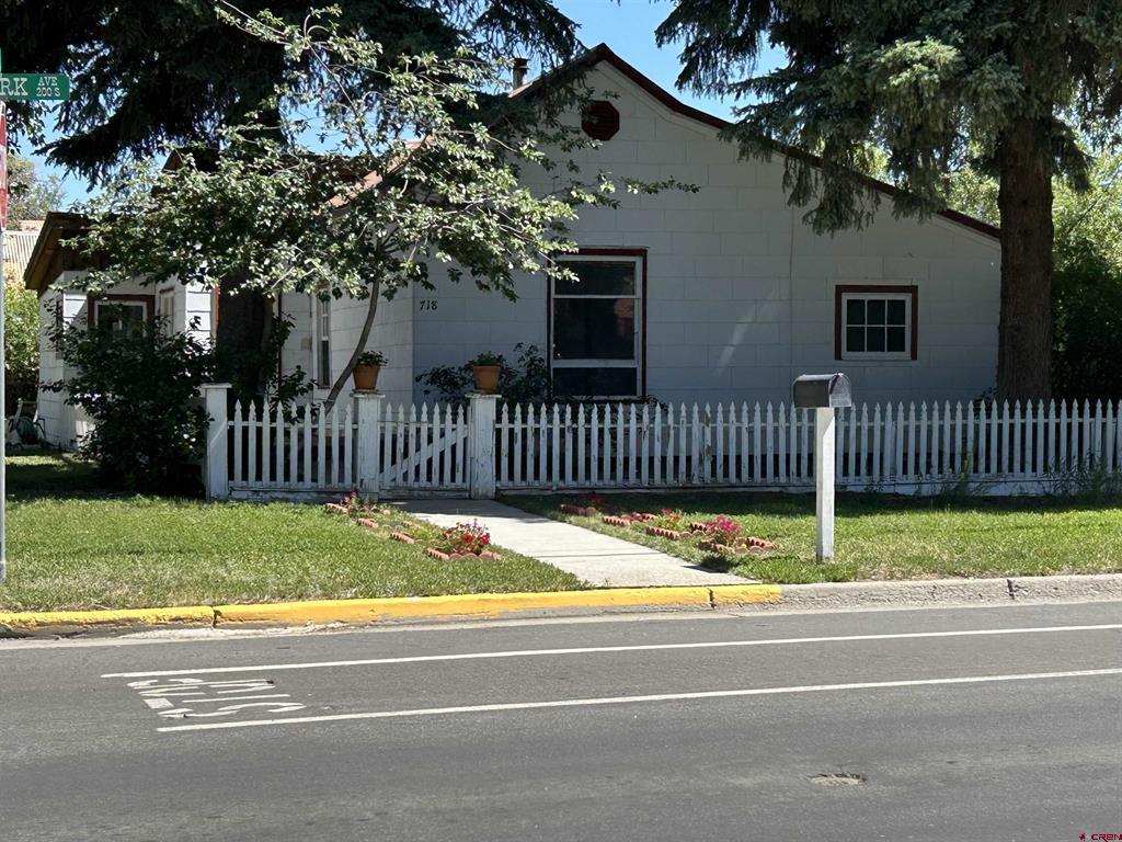 718 W New York Street Property Photo 1