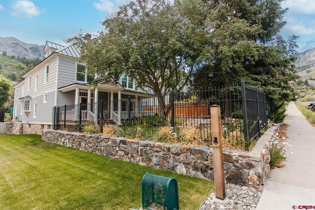 529 4th Street Property Photo 2