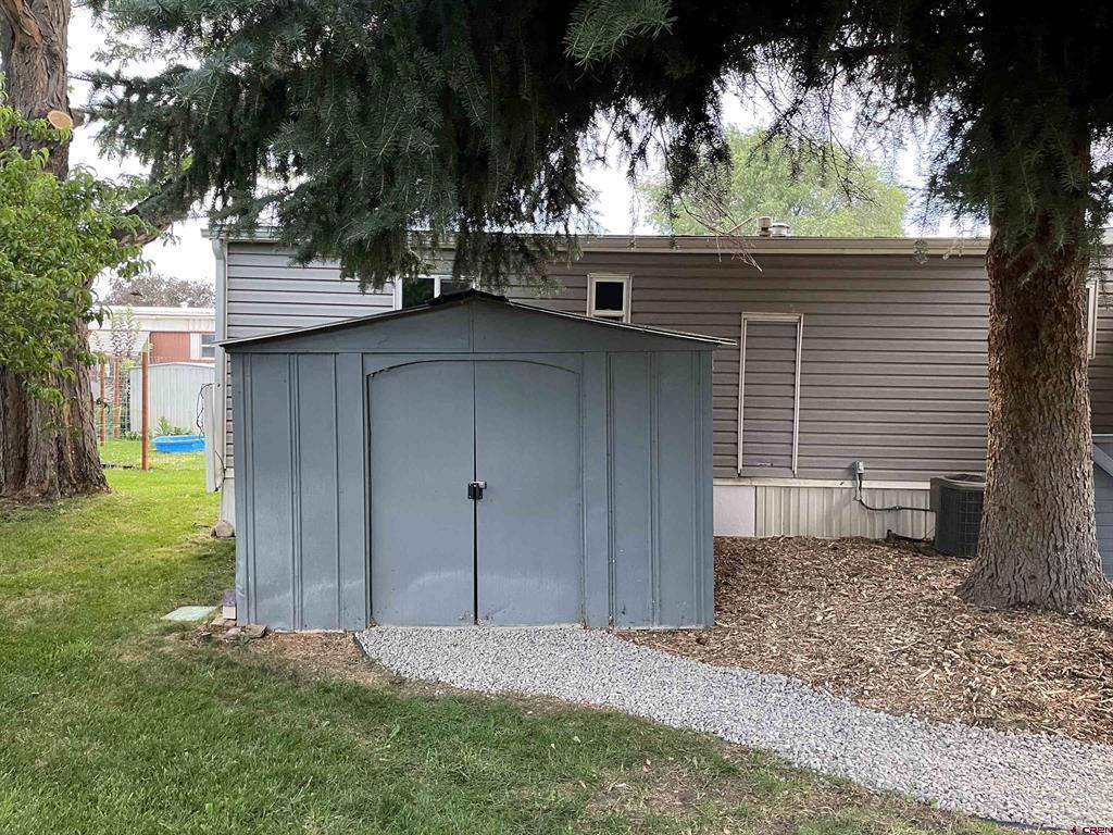 383 S Hillcrest Drive Property Photo 22