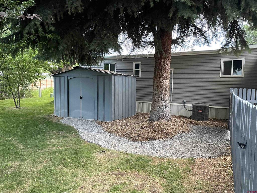 383 S Hillcrest Drive Property Photo 23
