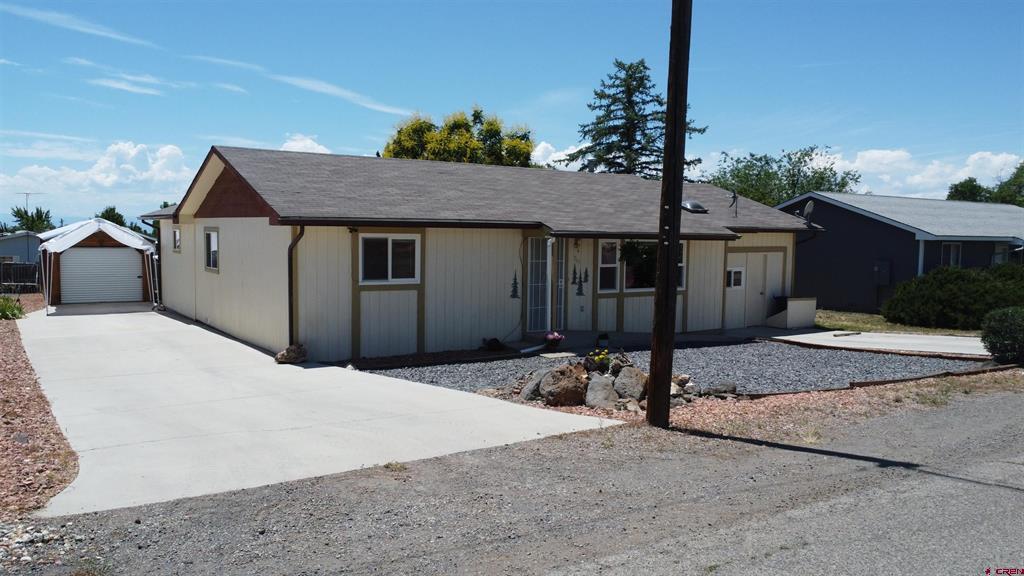 765 Nw Cedar Avenue Property Photo 1