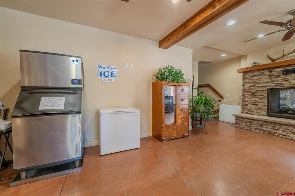 350 E Grand Avenue Property Photo 23