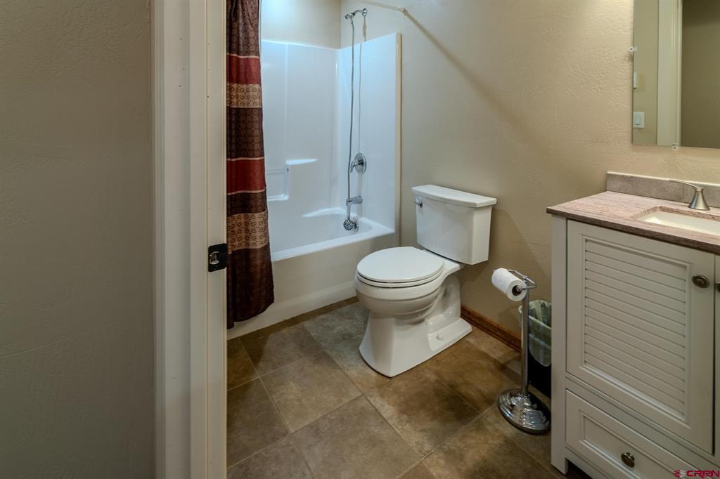 350 E Grand Avenue Property Photo 32