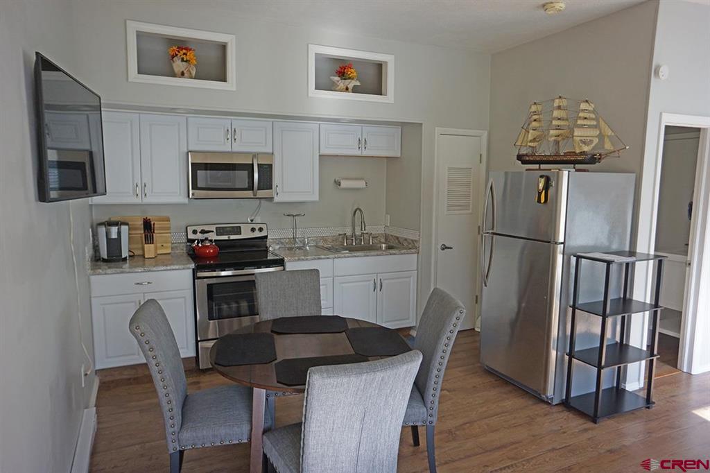 502 Riverside Avenue Property Photo 28