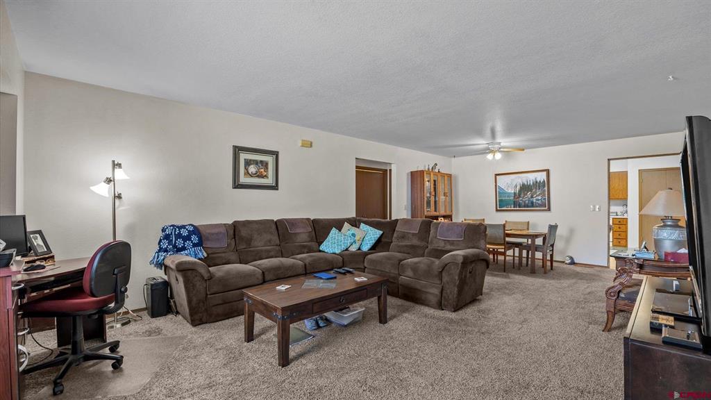 2136 Stratford Drive Property Photo 4