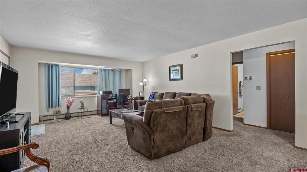 2136 Stratford Drive Property Photo 6