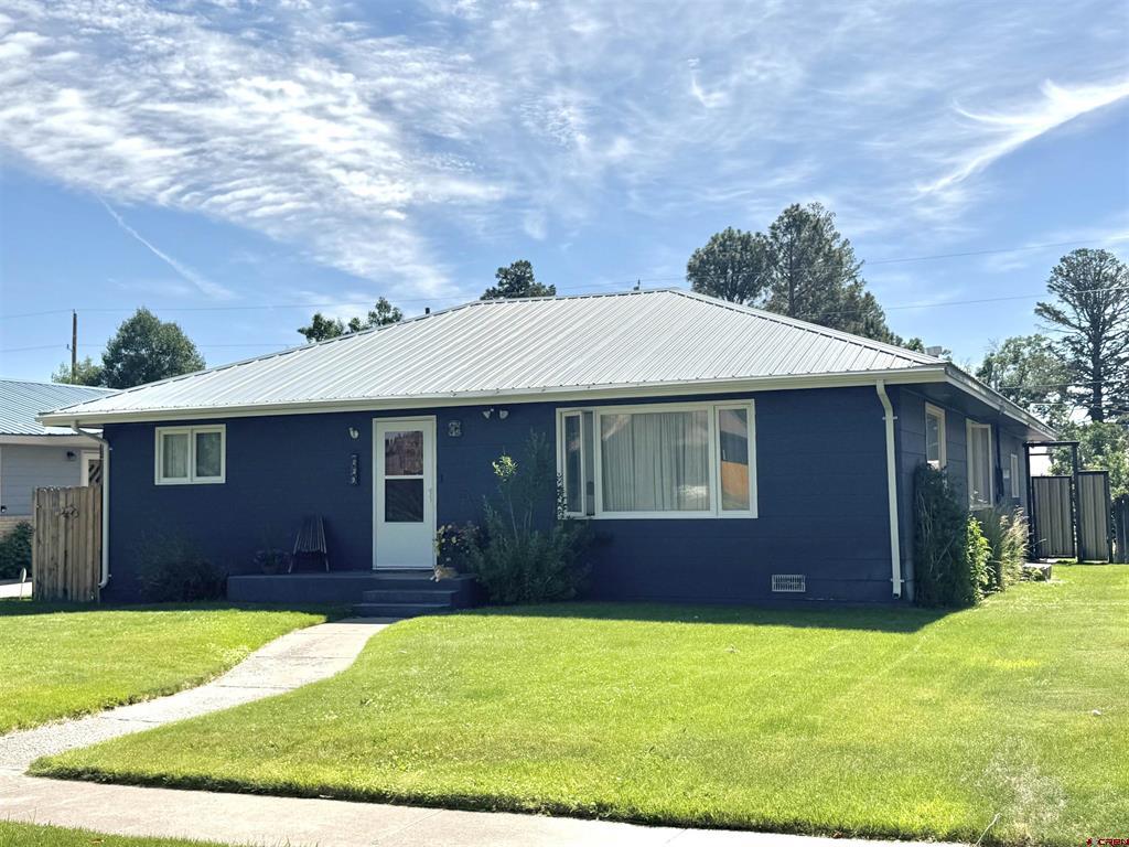 660 Columbia Avenue Property Photo 1