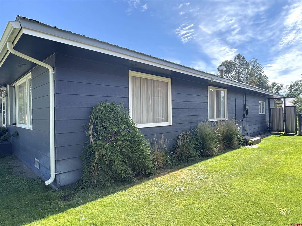 660 Columbia Avenue Property Photo 3