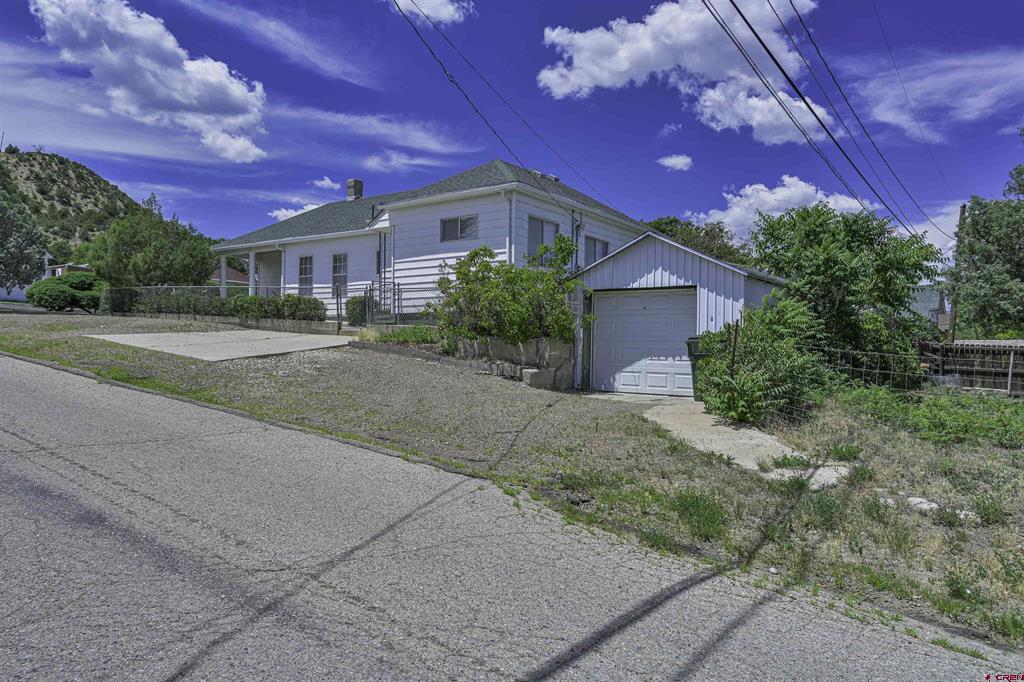 1400 Arizona Avenue Property Photo 2