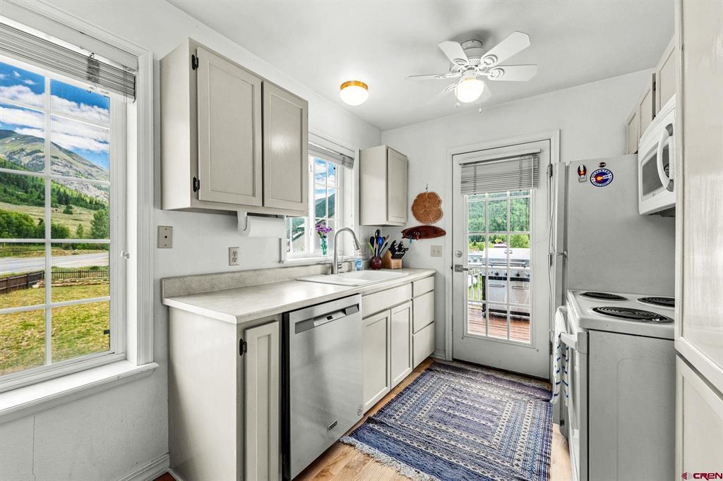 1736 Empire Street Property Photo 7