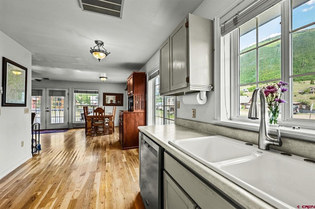 1736 Empire Street Property Photo 8
