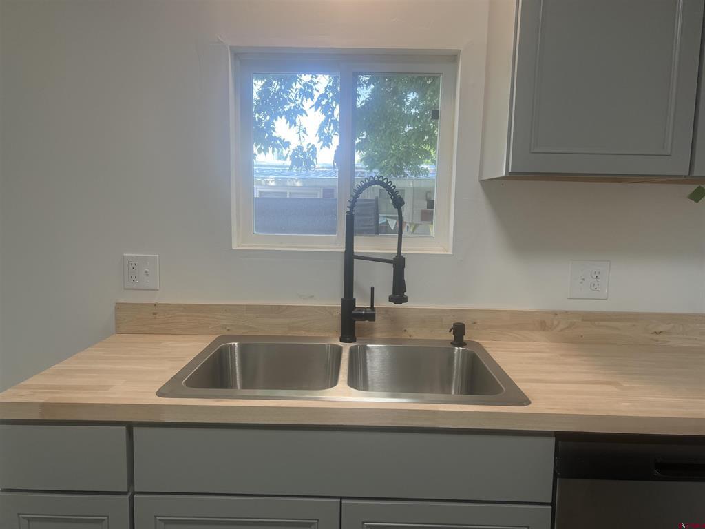 383 Hillcrest Drive Property Photo 11