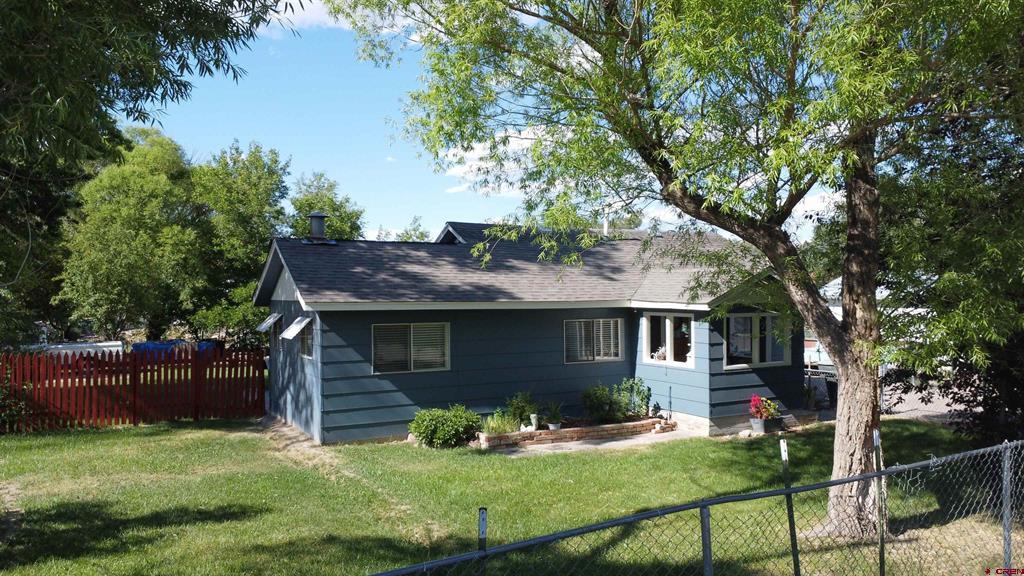 965 E 5th Street Property Photo 1