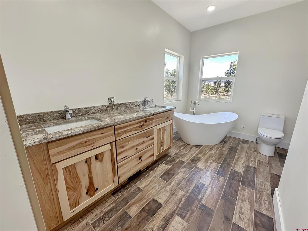 18755 H Road Property Photo 12