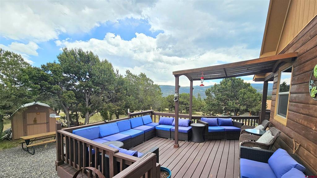 746 Rainbow Trail Property Photo 3
