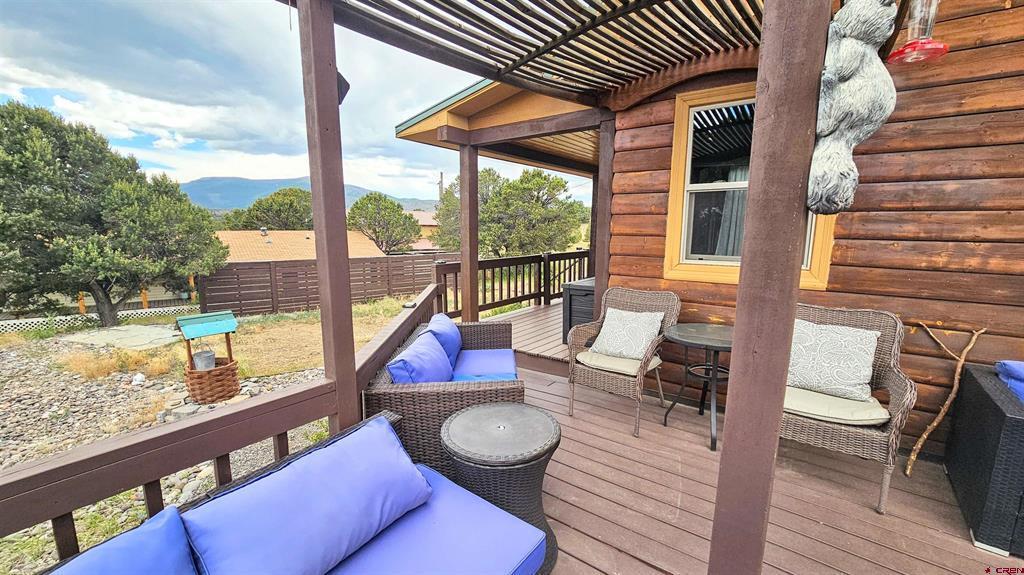 746 Rainbow Trail Property Photo 4