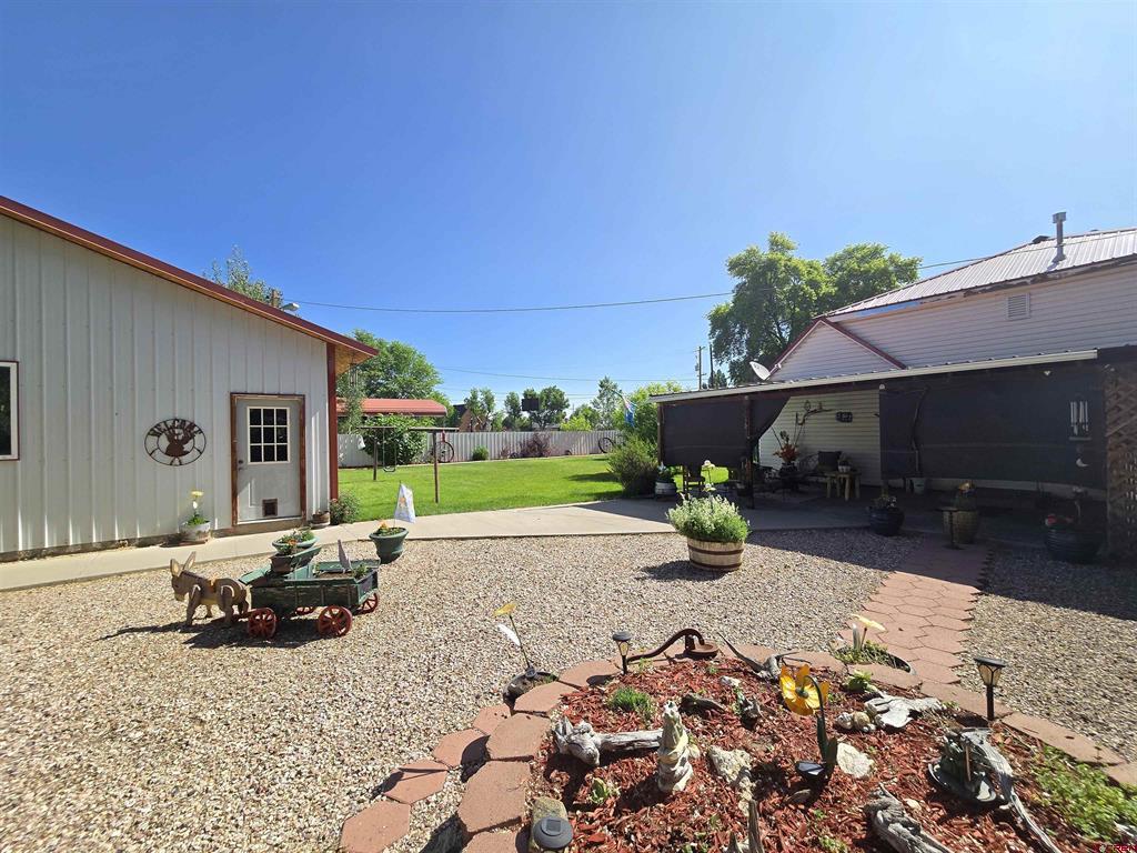 417 Faraday Street Property Photo 4