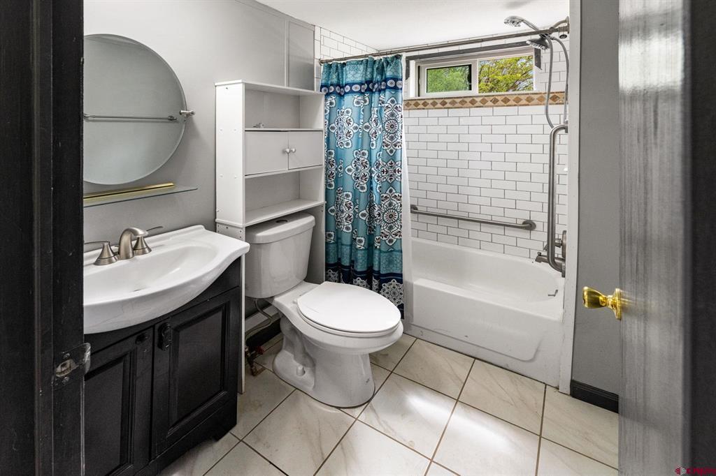 332 E 4th Avenue Property Photo 4