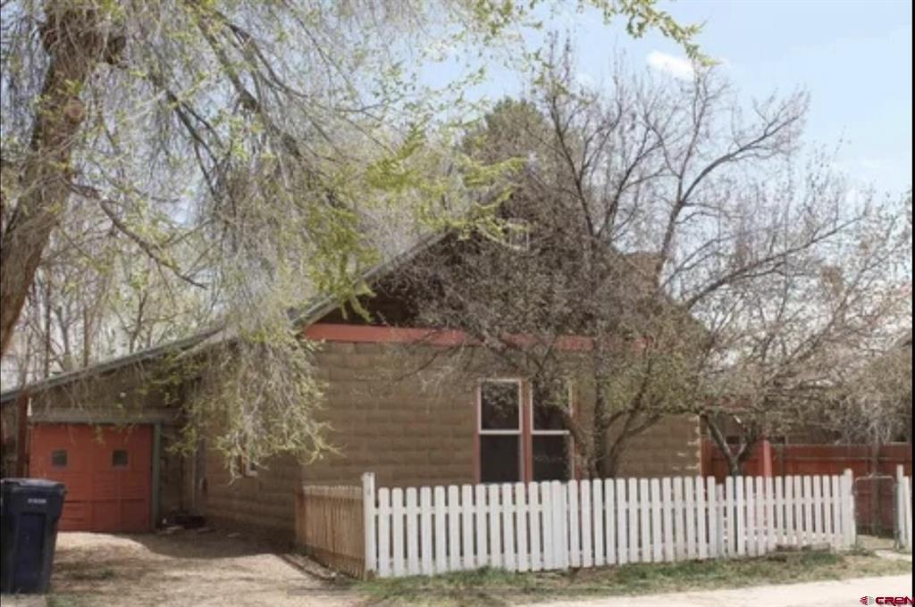 650 Browning Avenue Property Photo 1