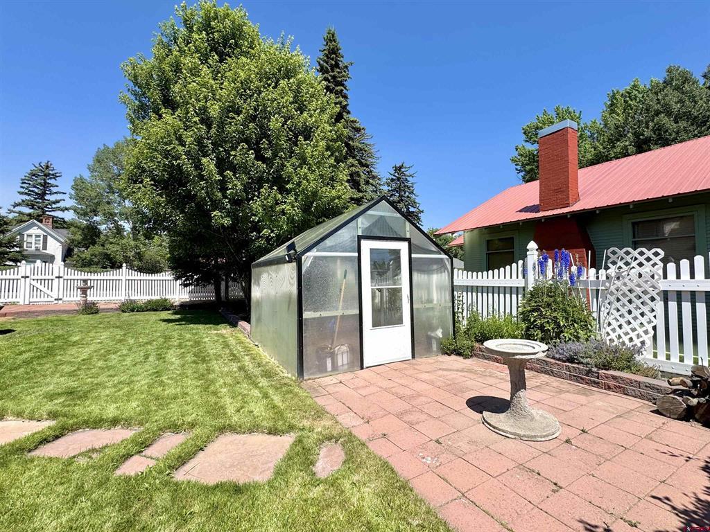 405 1st Avenue Property Photo 6