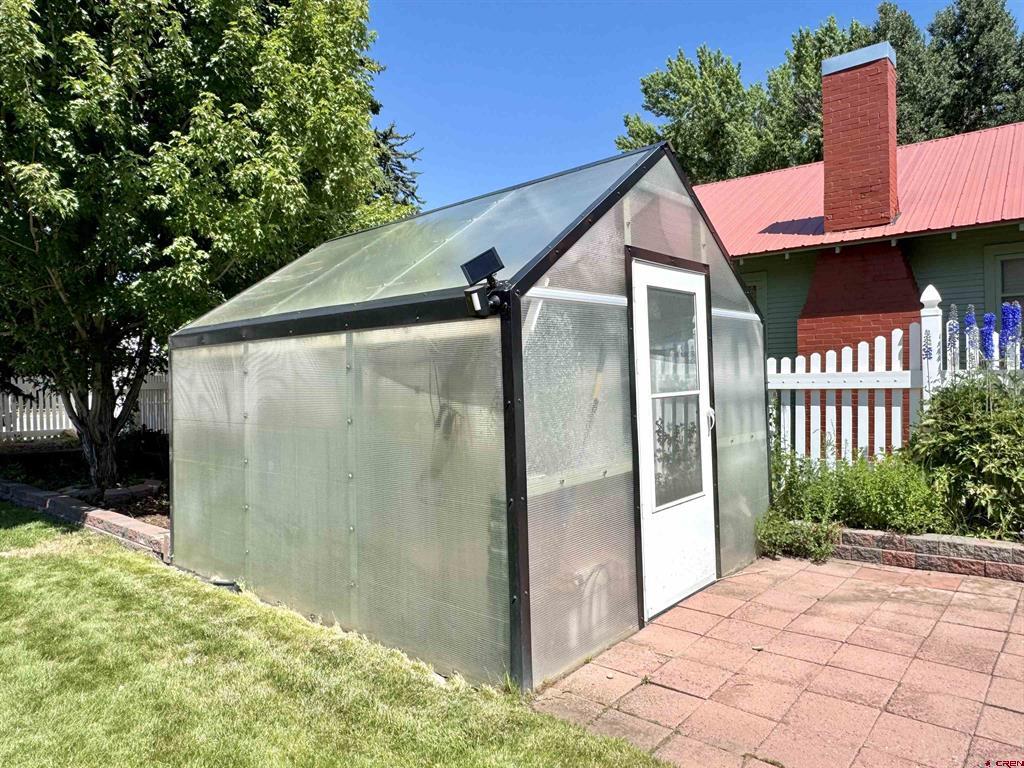 405 1st Avenue Property Photo 7