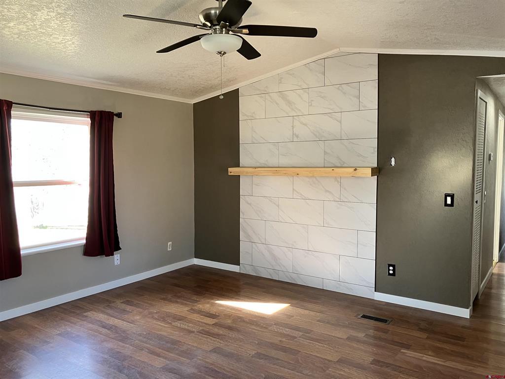 689 50 Highway Property Photo 2