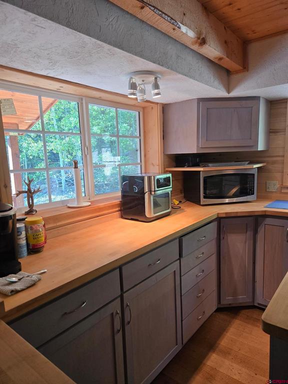 1407 Clarke Mountain Lane Property Photo 11