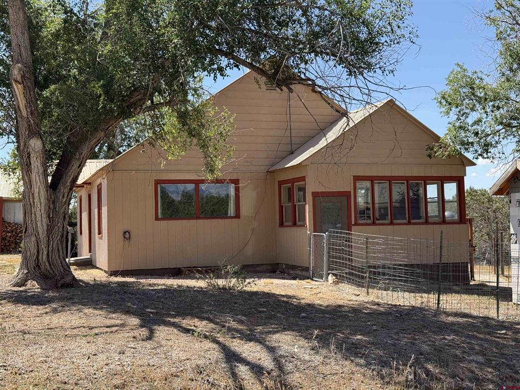 2001 Black Canyon Rd Property Photo 2