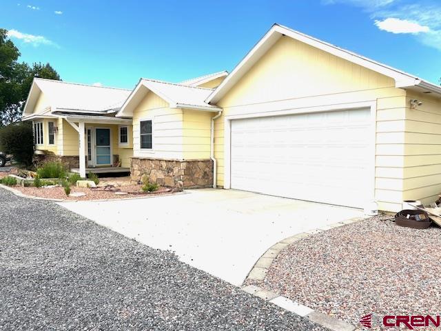 21905 North Road Property Photo 2