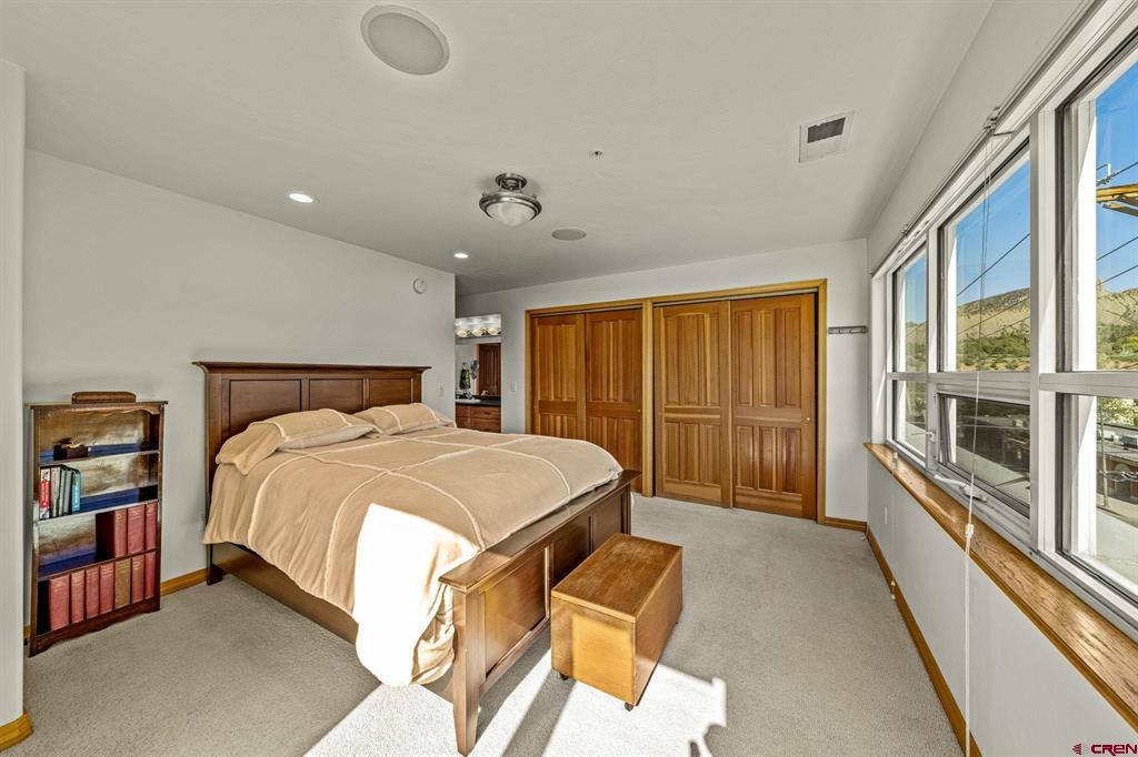 679 E 2nd Avenue Property Photo 11