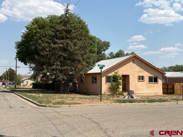 406 S Beech St Property Photo 1