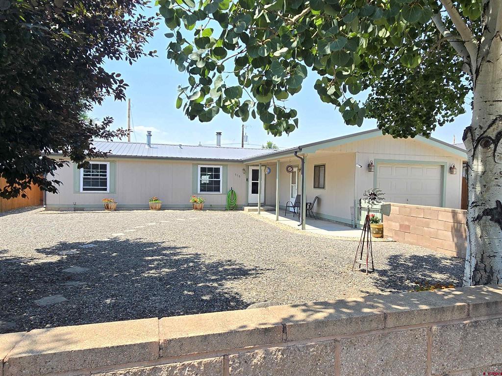 515 Dennis Street Property Photo 1