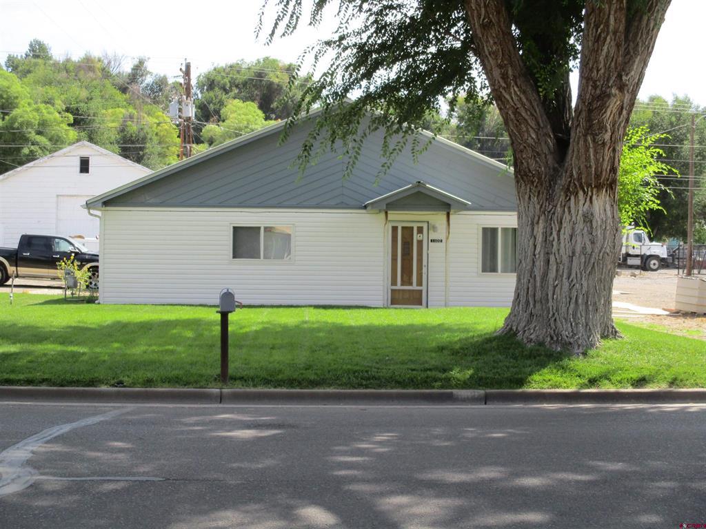 1102 Bluff Street Property Photo 1