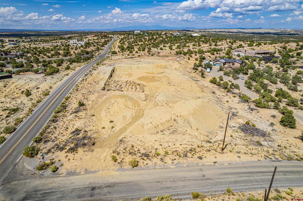 Nya Foothills Drive Property Photo 4