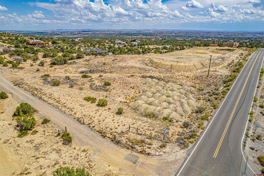 Nya Foothills Drive Property Photo 6