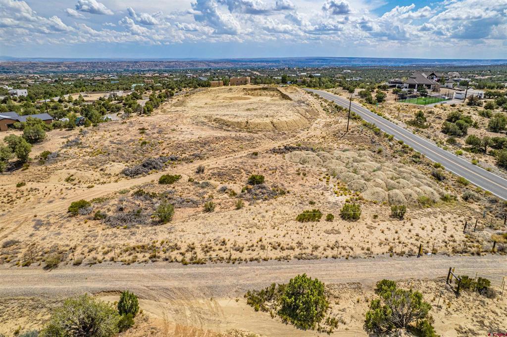 Nya Foothills Drive Property Photo 7