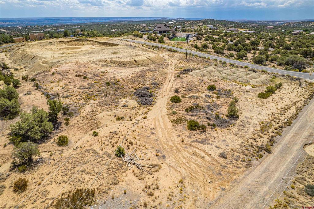 Nya Foothills Drive Property Photo 8