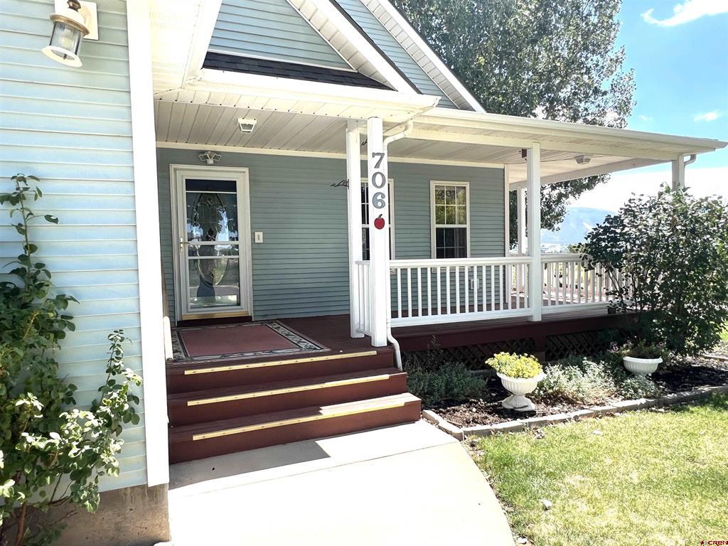 706 Apple Drive Property Photo 3