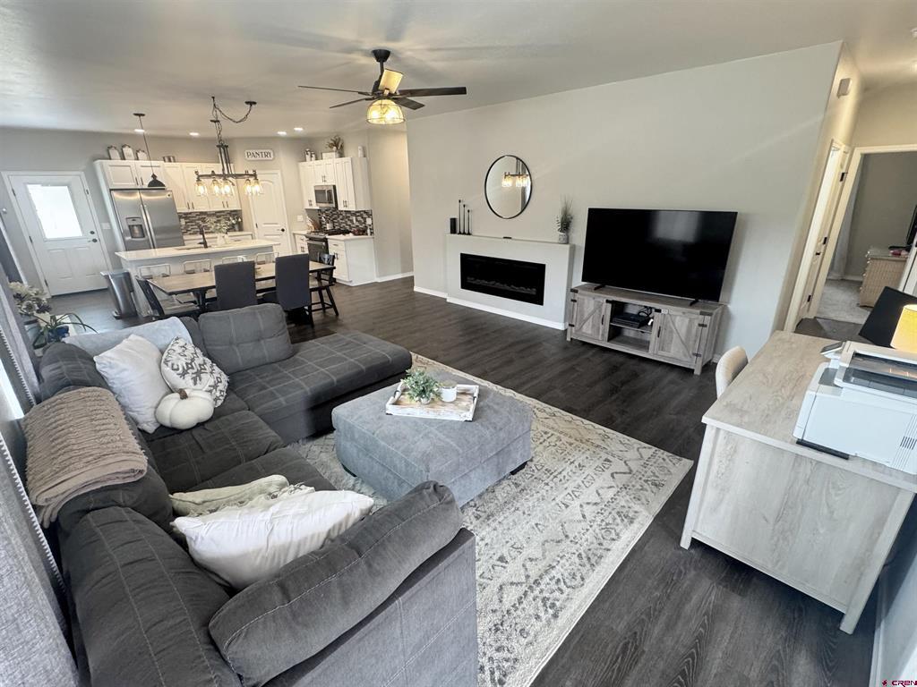 2802 Glacier Drive Property Photo 9