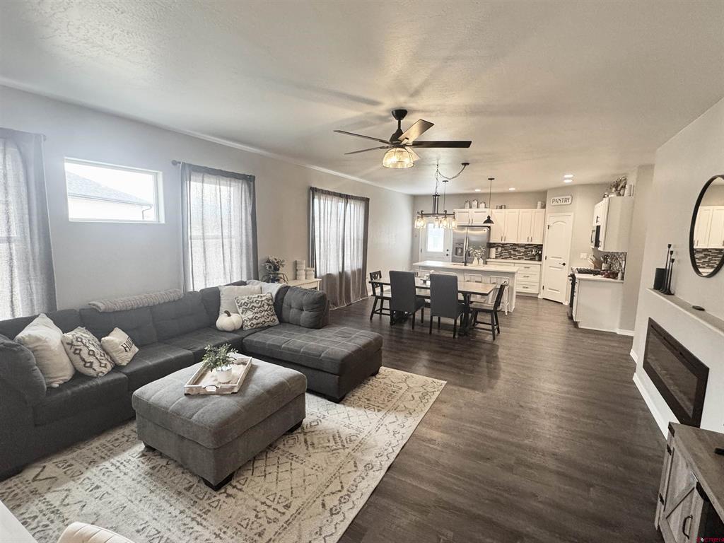 2802 Glacier Drive Property Photo 10