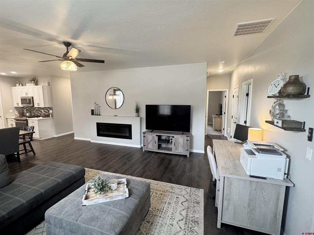 2802 Glacier Drive Property Photo 11