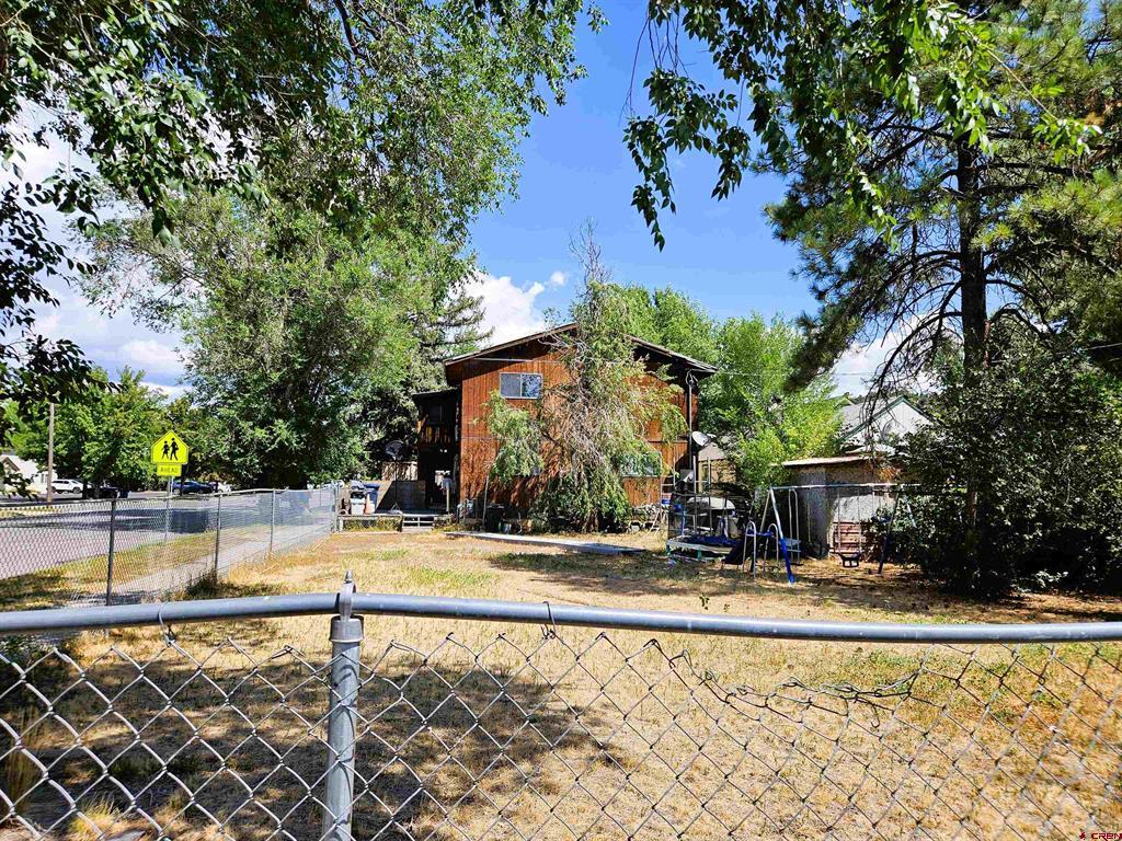 378 E 6th Avenue Property Photo 5